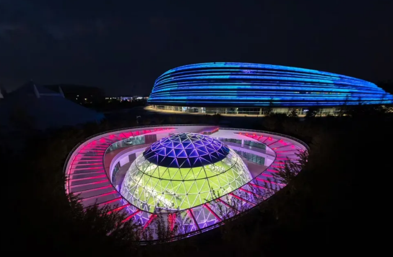 全球首个，，正式启用！永利集团官网LED炫彩点亮“熊猫眼”